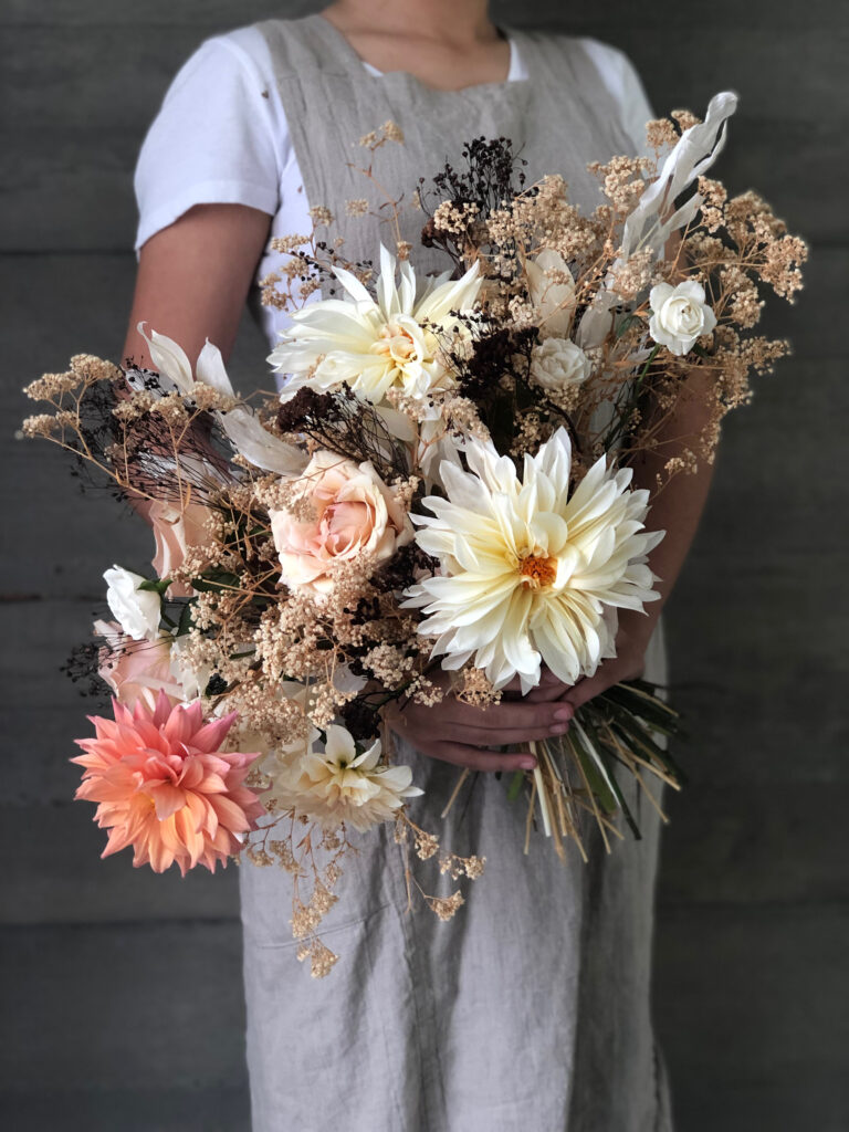 Resultado de búsqueda en Google para "ramo o novia" y "diseño floral para boda"